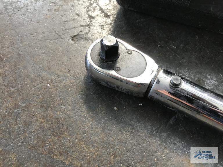 2 TORQUE WRENCHES