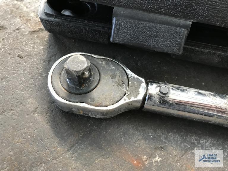 2 TORQUE WRENCHES