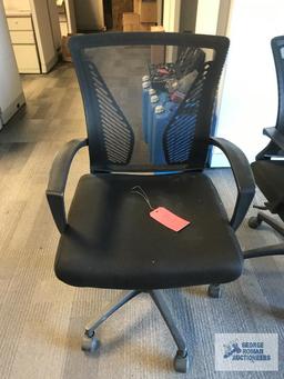 (4) BLACK SWIVEL CHAIRS