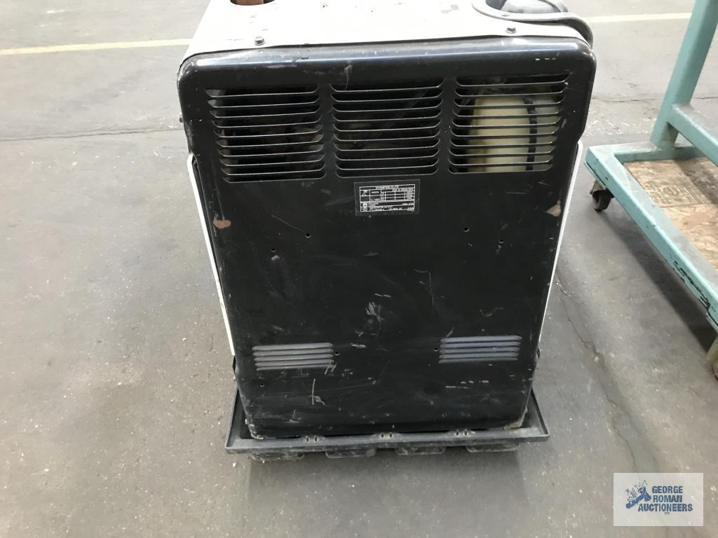 HOBART CHAMPION ELITE 225-AMP PORTABLE GAS WELDER