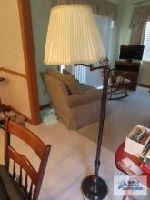 Adjustable arm floor lamp