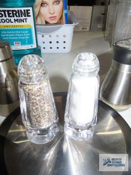 Fa-mili digital scale and salt and pepper shakers