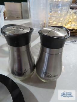Fa-mili digital scale and salt and pepper shakers