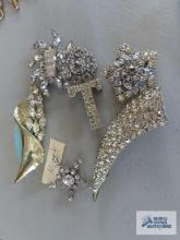 Variety of rhinestone pins. 1 BSK.