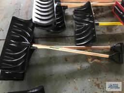 (7) SNOW SHOVELS