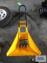SNOW BOSS SNOW SHOVEL