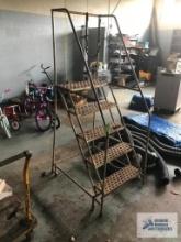 PORTABLE STEPS