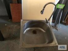 STAINLESS STEEL SINK