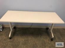 ENWORK 5' FOLDING CONFERENCE TABLE