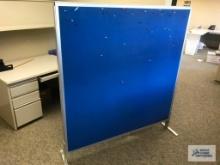 ROOM DIVIDER
