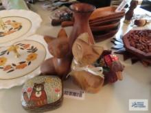 Wooden cat figurines. Ceramic vase made in Italy, has been repaired. Etc.