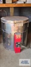 American Beauty 240 volt kiln. model AB27. serial number 4097 with kiln sitter controller, model K