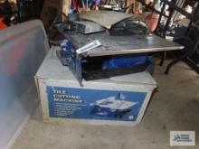 Tile cutting machine model CTC 550.