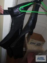 Leather Gallery leather chaps, size S
