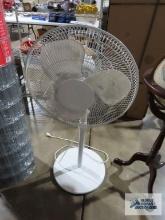 GD media environment appliances pedestal floor fan