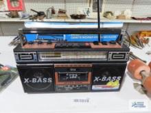 AM/FM SW1/SW2 four band radio made by QFX with box