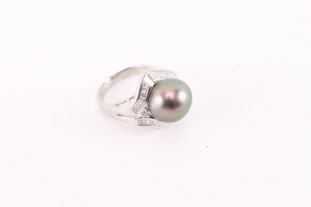 Stunning Black Pearl & Diamond Ring