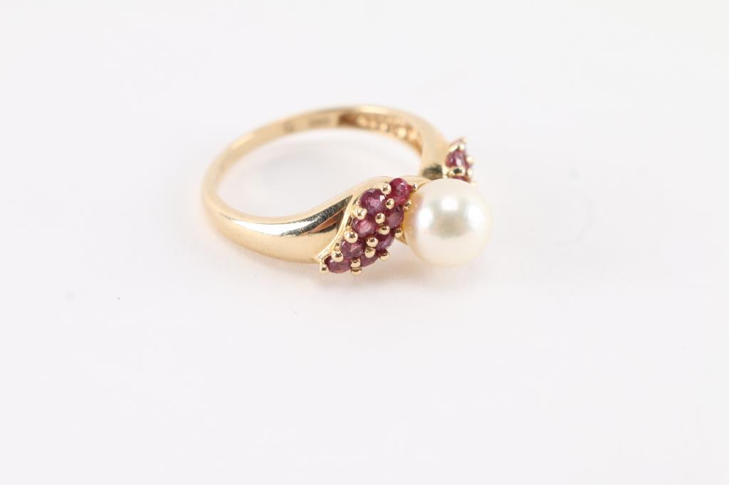 Ladies Pearl & Spinel Ring