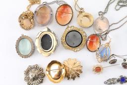 Lot of 18 Cameos.