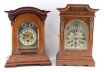 Lot of 2 Clocks