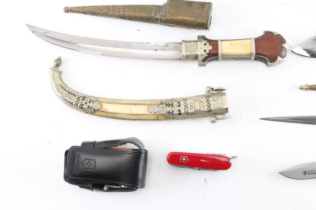 Lot of 7 Antique and 2 Modern Knives