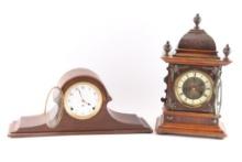 Lot of 2 Clocks.
