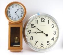 Lot of 2 Clocks