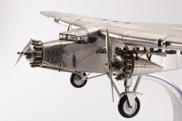 19PR-5 METAL MODEL OF AIRCRAFT
