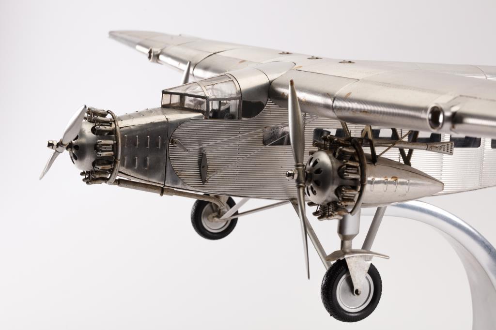 19PR-5 METAL MODEL OF AIRCRAFT