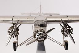 19PR-5 METAL MODEL OF AIRCRAFT