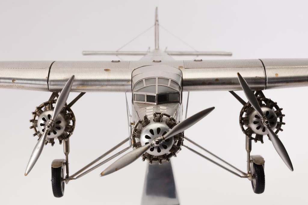 19PR-5 METAL MODEL OF AIRCRAFT