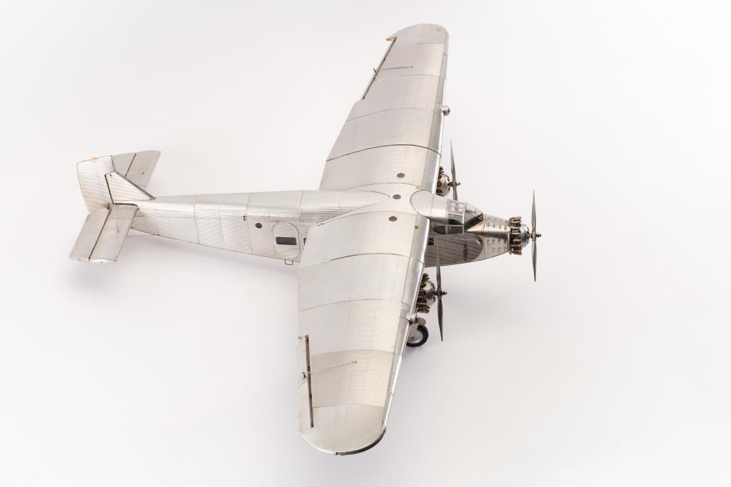 19PR-5 METAL MODEL OF AIRCRAFT