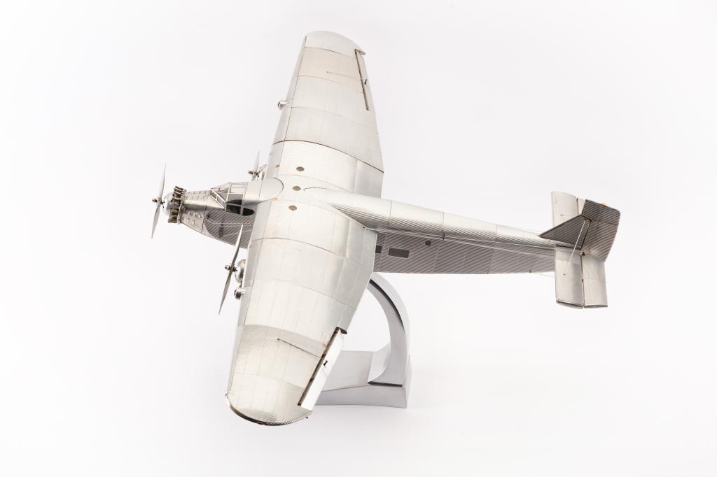 19PR-5 METAL MODEL OF AIRCRAFT