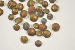 20IA-9 LARGE COLLECTION OF MILITARY BUTTONS