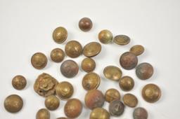 20IA-9 LARGE COLLECTION OF MILITARY BUTTONS