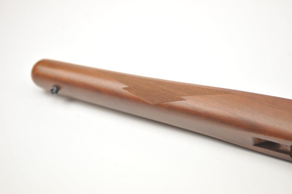 20HI-115 RUGER M77 WALNUT STOCK W/RED PAD