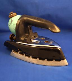 Coleman gas/kerosine iron, model 615, made in Canada, Ht 5 1/2", base 7 3/4" long