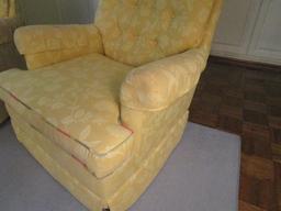 Tufted Back Swivel Chair