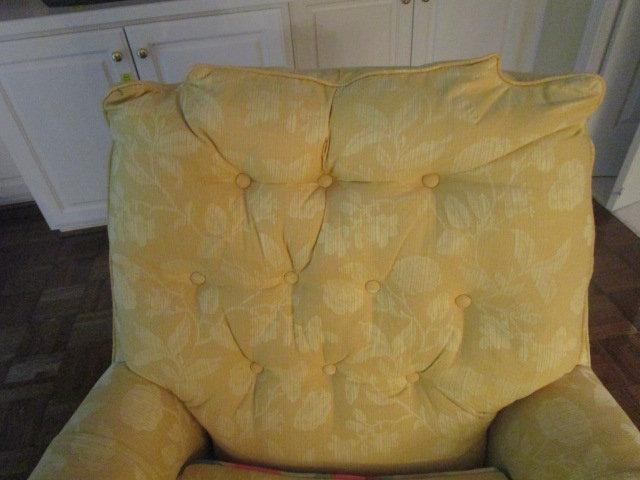 Tufted Back Swivel Chair