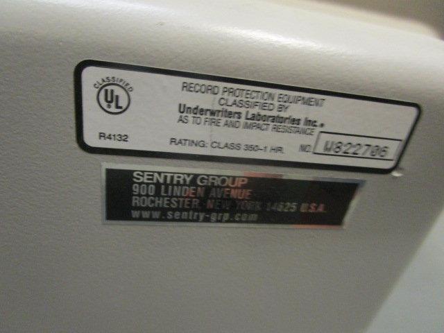 Sentry 2260 Combination Lock Safe