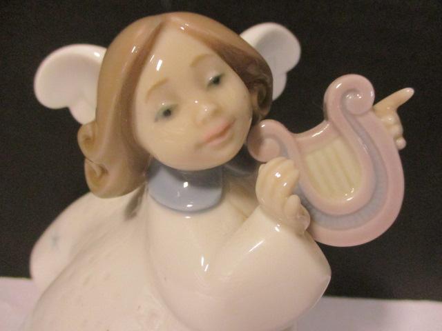 Lladro 6528 Little Angel with Lyre Harp Figurine