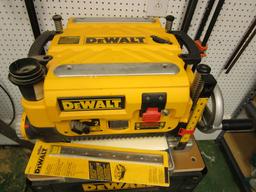 DeWalt Planer with 3 Knife Cutter Head