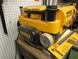 DeWalt Planer with 3 Knife Cutter Head