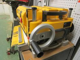 DeWalt Planer with 3 Knife Cutter Head