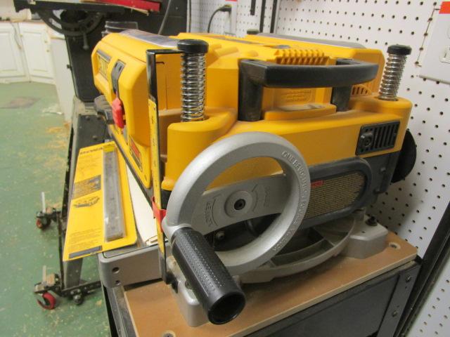 DeWalt Planer with 3 Knife Cutter Head