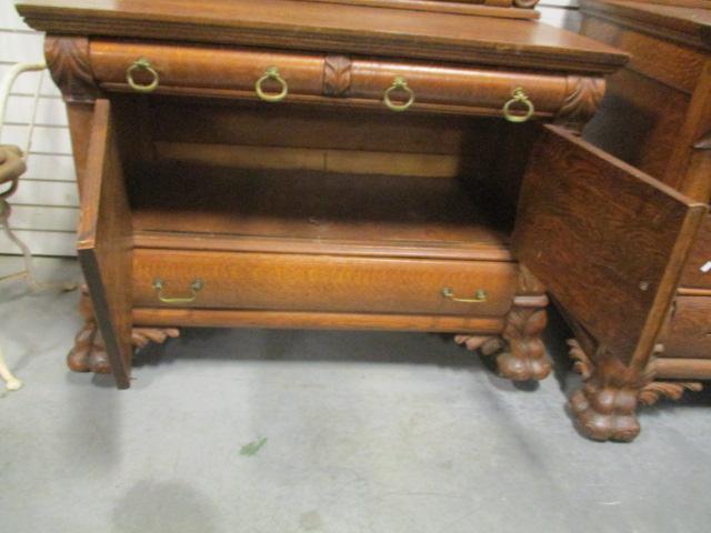 Tiger Oak Wash Stand with Paw Feet and Beveled Mirror
