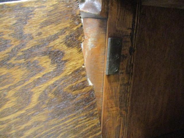 Tiger Oak Wash Stand with Paw Feet and Beveled Mirror