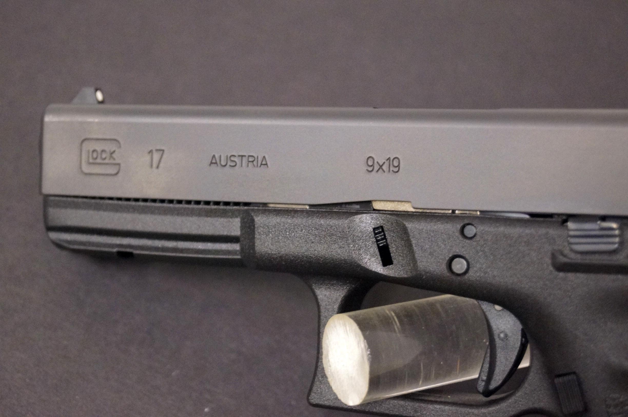 Glock 17 Gen 3 9mm Semi-Automatic Pistol w/ 2 Magazines in Case