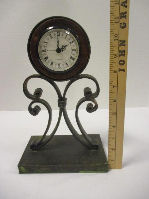 Scrolling Metal Frame Quartz Desk Clock