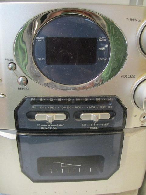 Durabrand AM/FM/CD/Cassette Stereo System